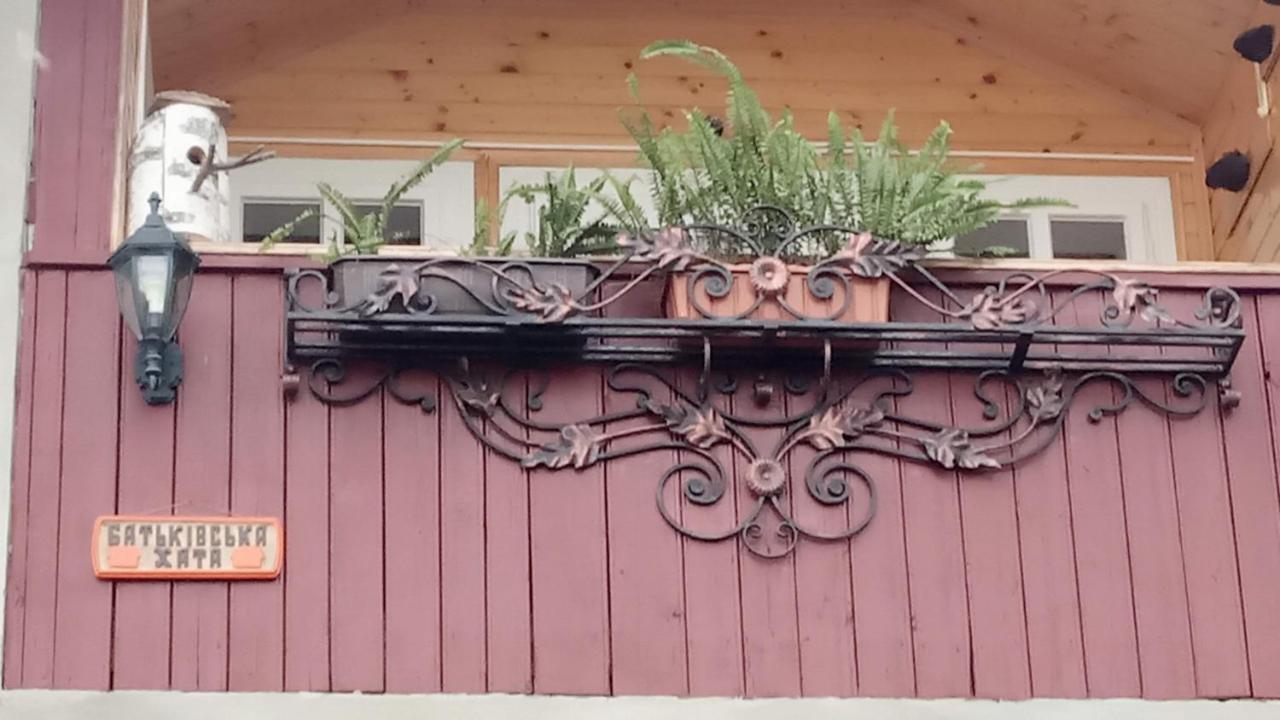 Bat'kivska Hata Stari Kuty Bagian luar foto