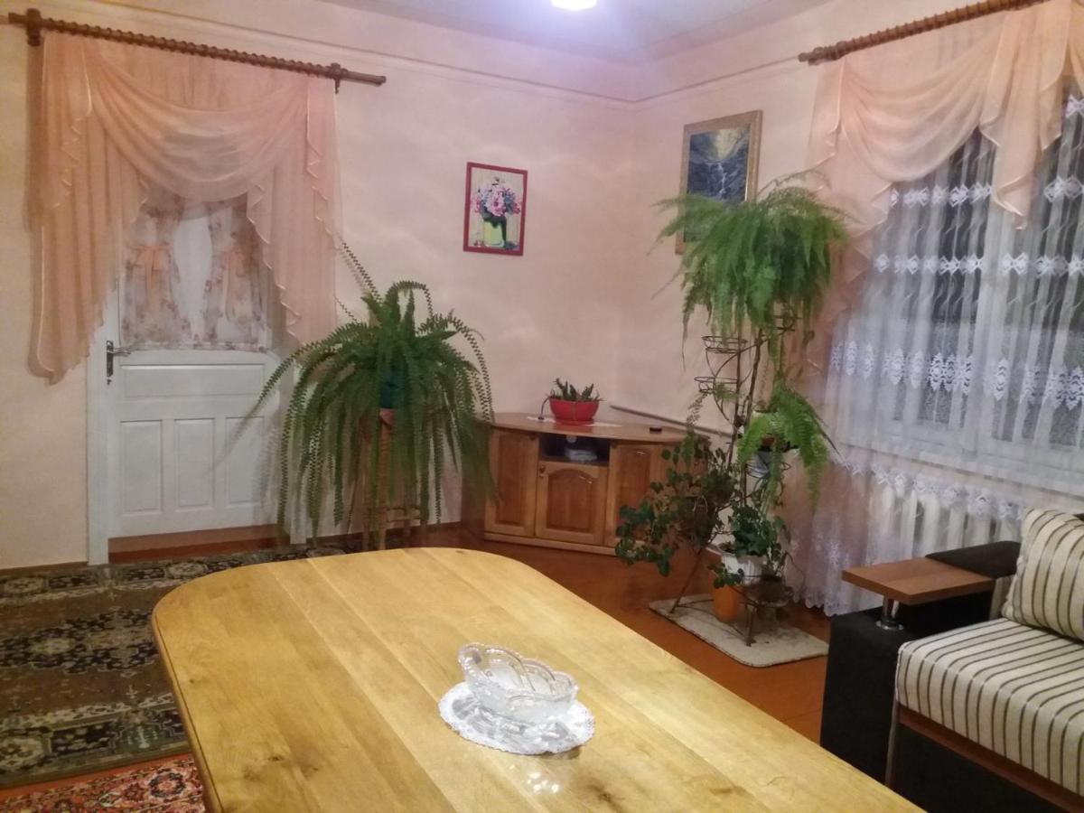 Bat'kivska Hata Stari Kuty Bagian luar foto