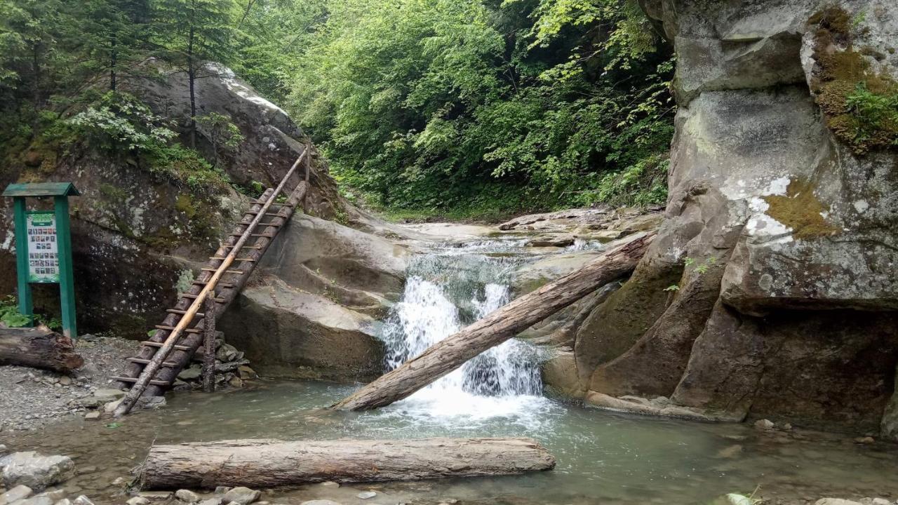 Bat'kivska Hata Stari Kuty Bagian luar foto
