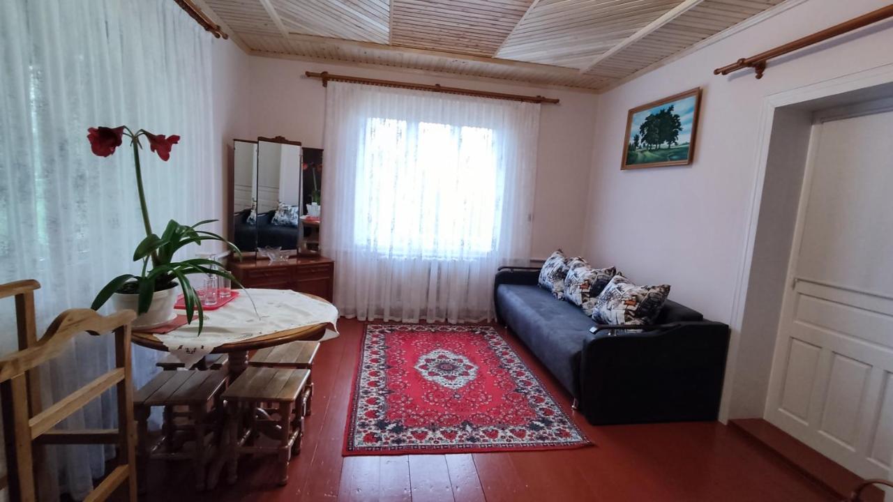 Bat'kivska Hata Stari Kuty Bagian luar foto