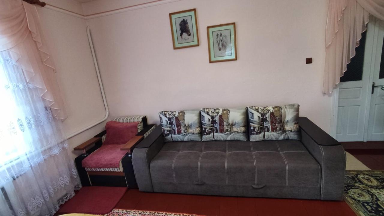 Bat'kivska Hata Stari Kuty Bagian luar foto